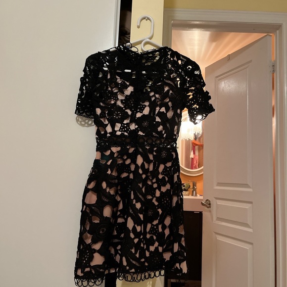 Floral Lace Dress! - Picture 3 of 4